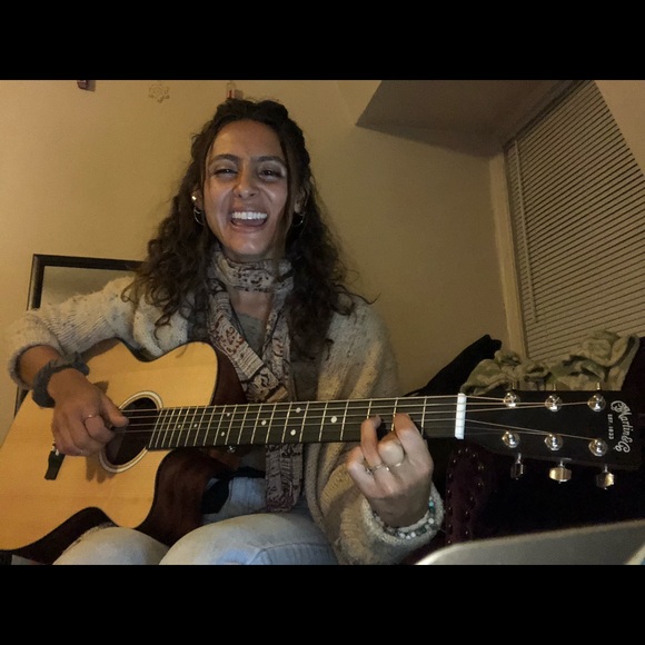 Meet Santana 🌸 Take a look into my closet! - Picture 7 of 10